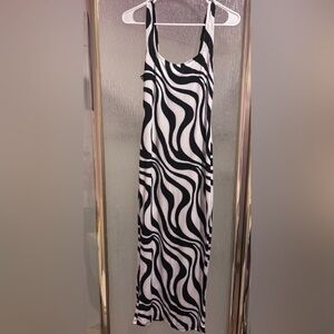 Fashion Nova NWT Black & White Patterned Maxi Dress Size L